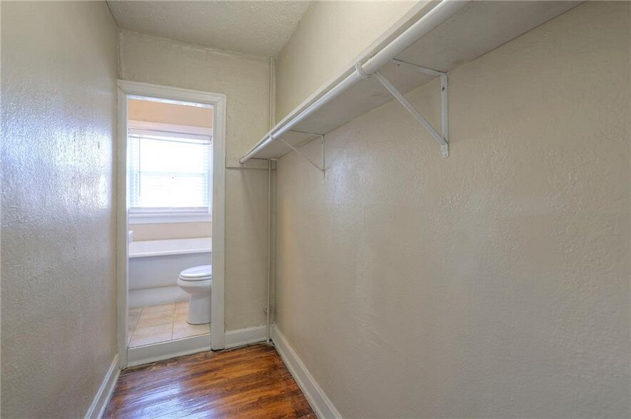 More Photos Of 109 E 40th St, Kansas City Apartments For Sale