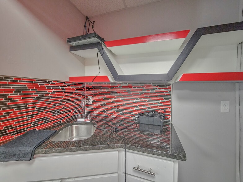 More Photos Of 6001 Nw Expressway, Oklahoma City Office For Sale