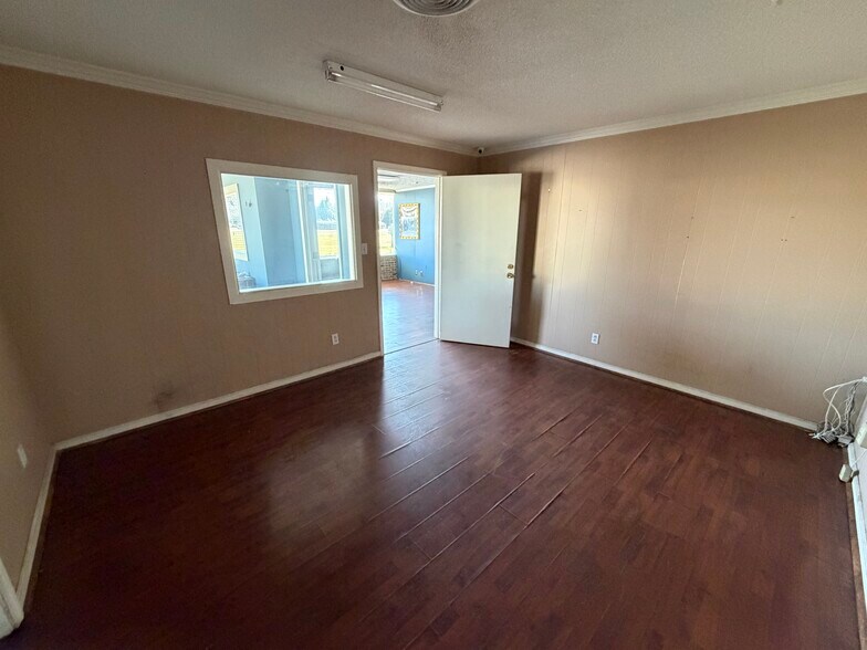 More Photos Of 1913 US 41 Hwy SW, Calhoun Flex For Lease