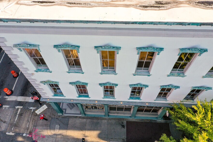 More Photos Of 36 W Broughton St, Savannah Office For Lease