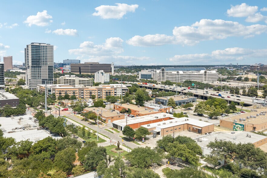 More Photos Of 1710 Hi Line Dr, Dallas Showroom For Lease