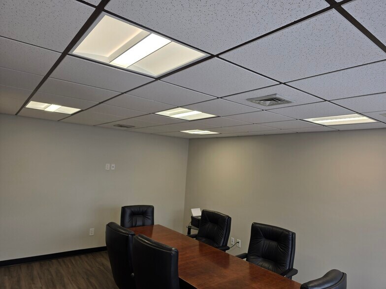 More Photos Of 98 Willis Ave, Mineola Office For Lease