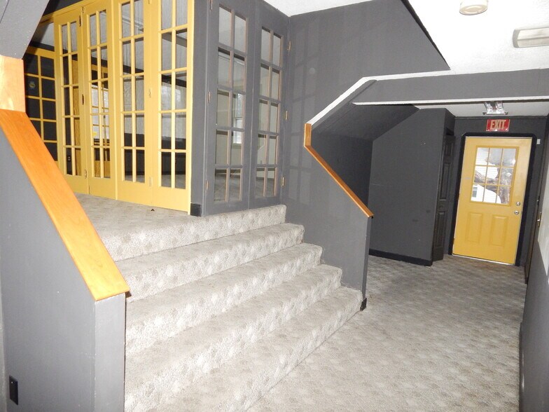 More Photos Of 83 Main St, Deep River General Retail For Lease