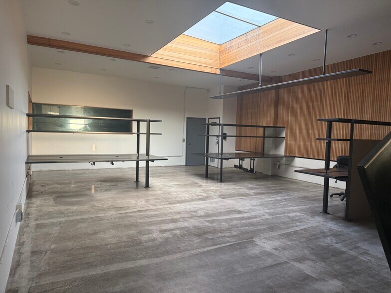 More Photos Of 127 Arena St, El Segundo Manufacturing For Lease