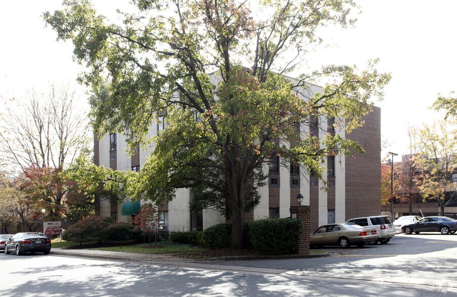 More Photos Of 6733 Curran St, McLean Medical For Lease