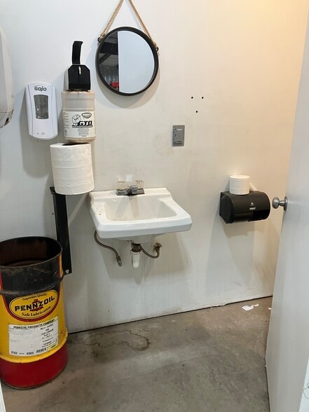 More Photos Of 2601 Olton Rd, Plainview Auto Repair For Sale