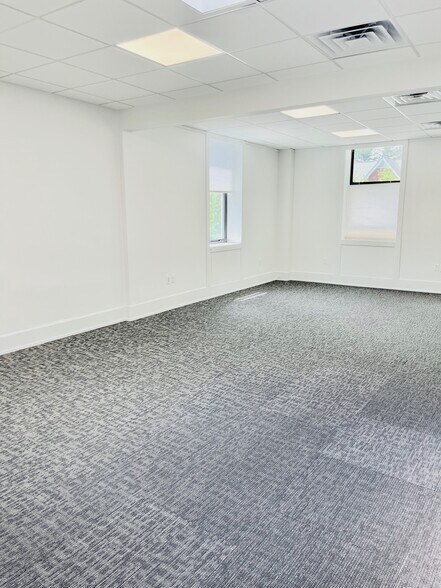 More Photos Of 19 W Putnam Ave, Greenwich Office For Lease