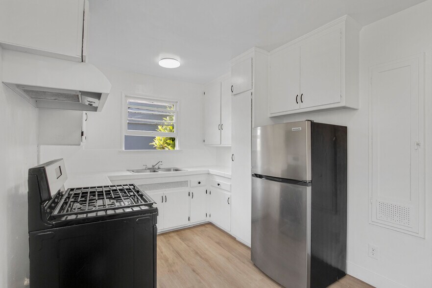 More Photos Of 1215 S Fairfax Ave, Los Angeles Apartments For Sale