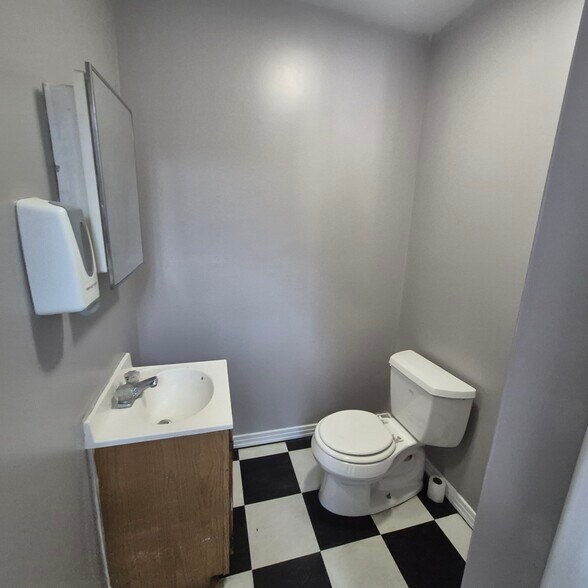 More Photos Of 21 Hines St, Monroeville Office For Sale