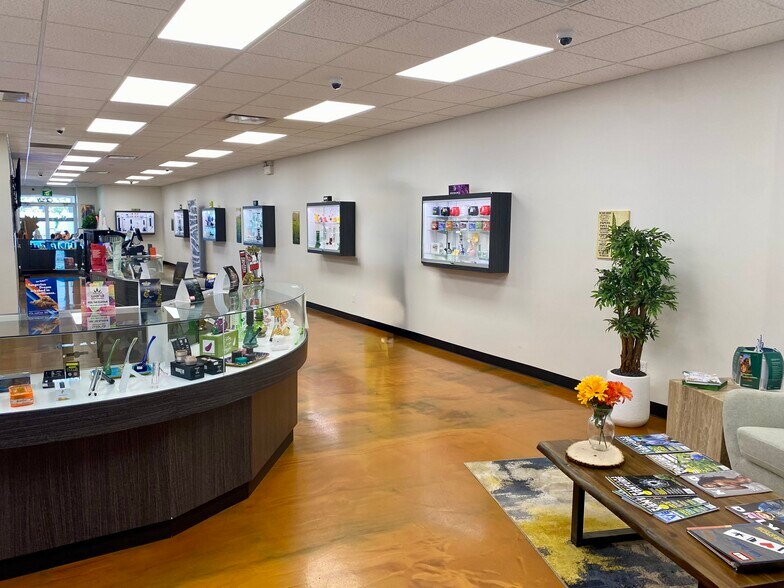 More Photos Of 9904 Franklin Ave, Fort McMurray Storefront Retail Office For Lease