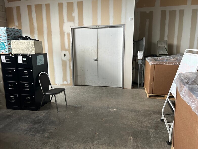 More Photos Of 29 Emerson Ave, Gloucester Light Manufacturing For Lease