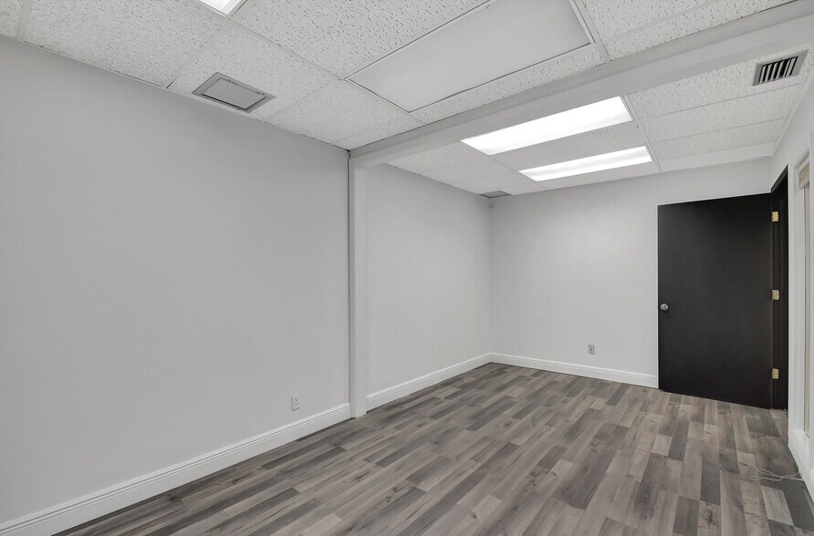 More Photos Of 101 N J St, Lake Worth Office For Lease