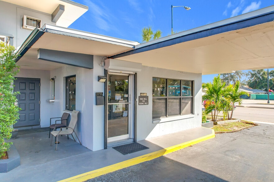 More Photos Of 307 E Vine St, Kissimmee Hotel For Sale