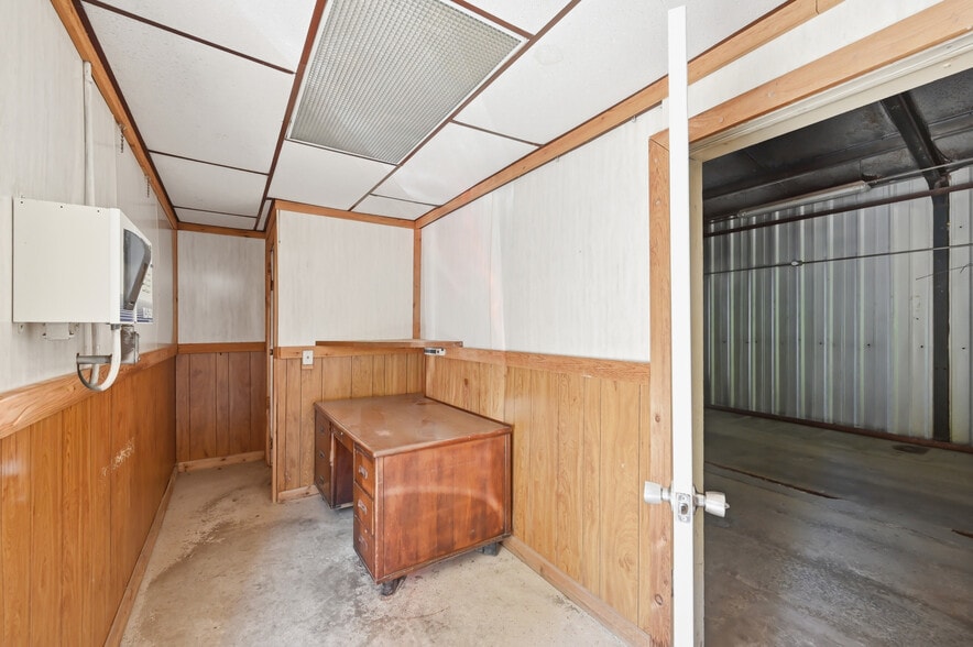 More Photos Of 3433 Sharon Rd, West Middlesex Warehouse For Sale
