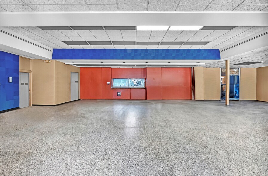 More Photos Of 2359 S Shelby St, Indianapolis Bank For Lease