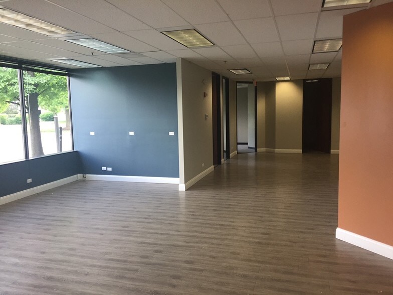 More Photos Of 3100 W Higgins Rd, Hoffman Estates Medical For Lease