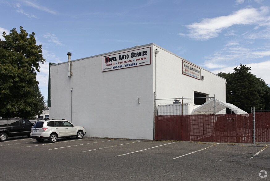 More Photos Of 20 Linden Pl, Port Jefferson Service For Sale