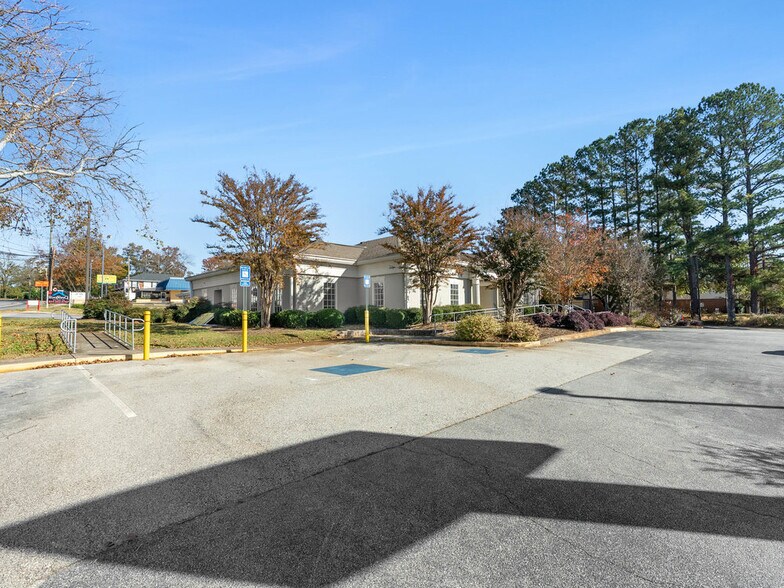 More Photos Of 79 S Main St, Inman General Retail For Sale