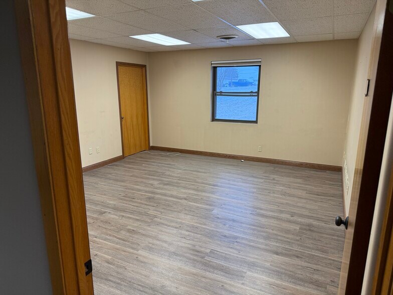 More Photos Of 106 E Main St, Lake Mills Office For Sale