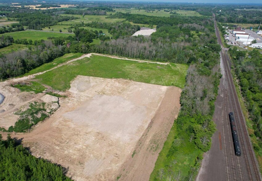 More Photos Of 108 Huff Av, Quinte West Warehouse For Lease