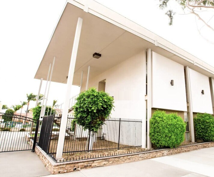 More Photos Of 1245 W 6th St, Corona Medical For Lease