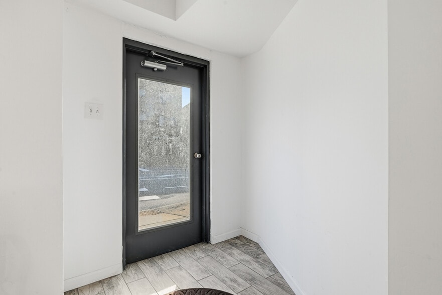 More Photos Of 2404 Saw Mill Run Blvd, Pittsburgh Storefront For Sale