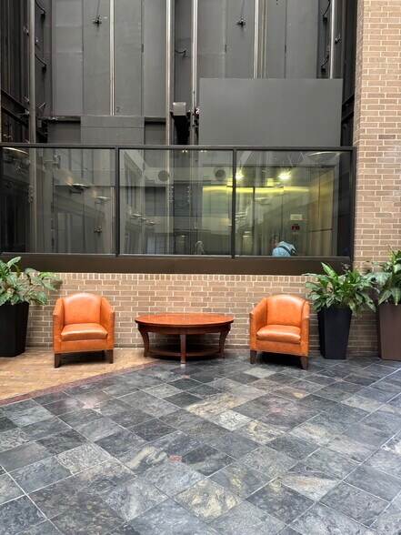 More Photos Of 13111 Northwest Fwy, Houston Office For Lease