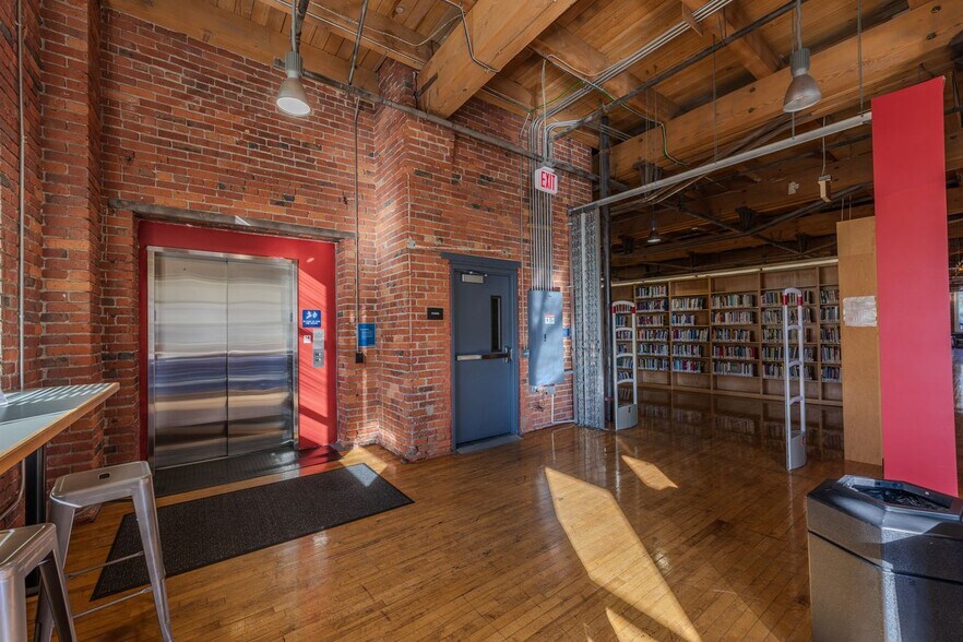 More Photos Of 2501 Elliott Ave, Seattle Self Storage For Sale