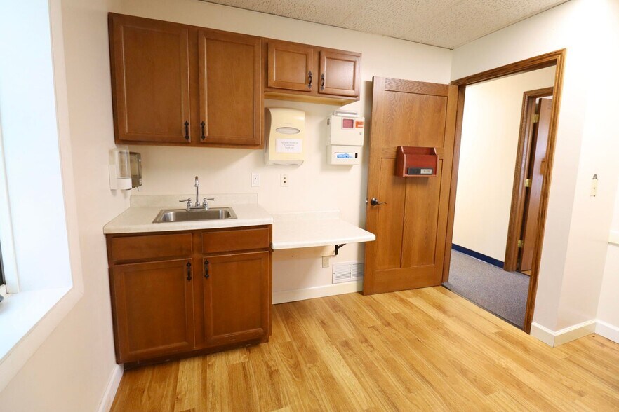 More Photos Of 414 Lincolnway, La Porte Office For Sale