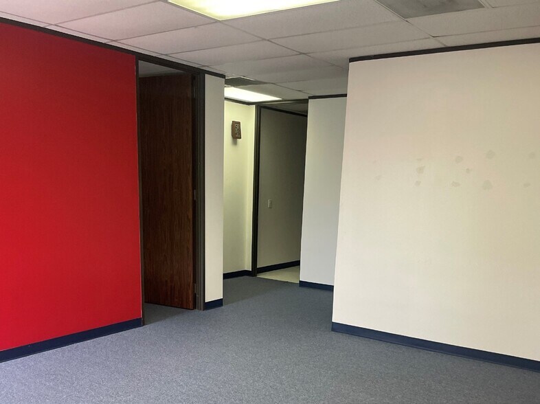 More Photos Of 1400 N Sam Houston Pky E, Houston Unknown For Lease