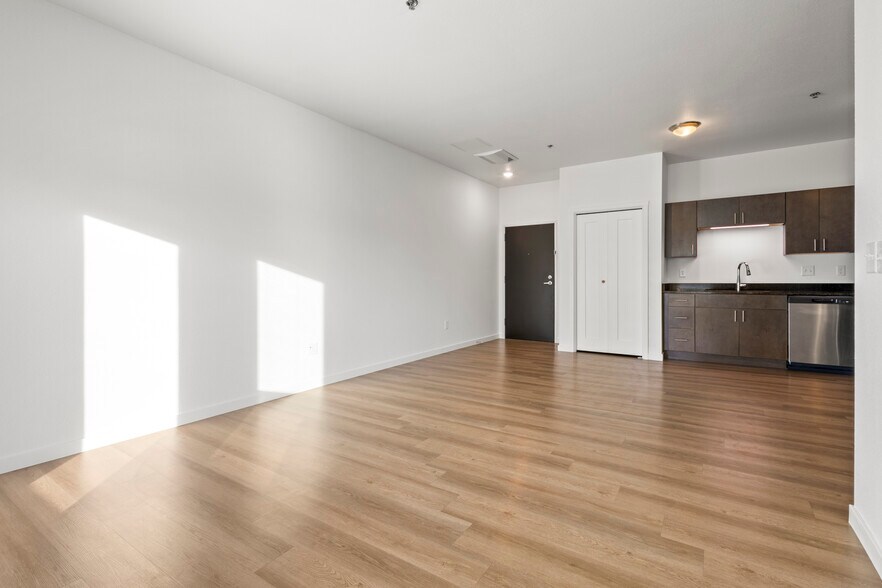 More Photos Of 120 & 124 W Hatting St, Luverne Apartments For Sale