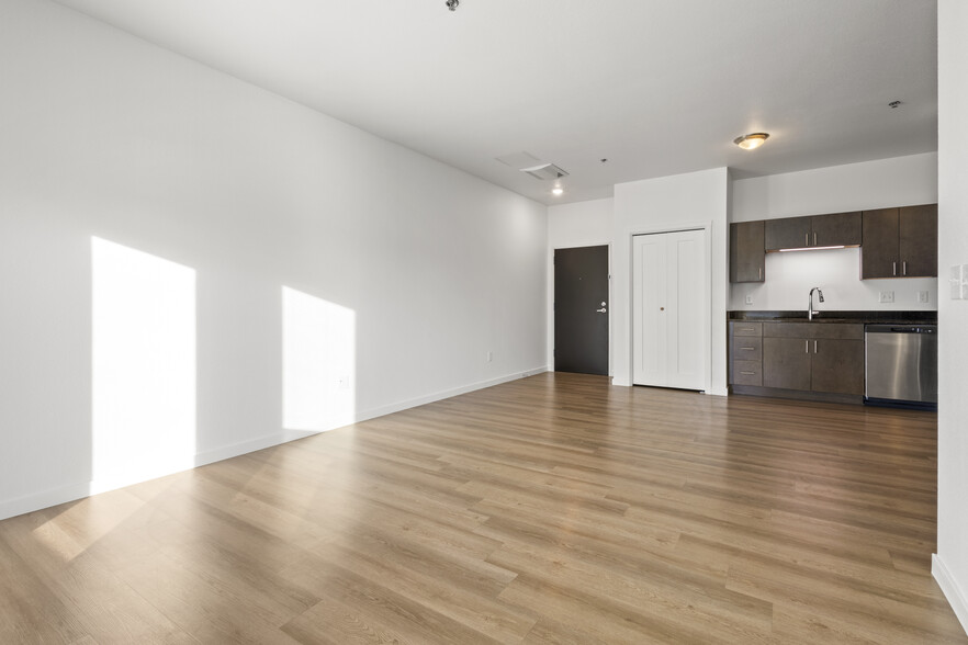 More Photos Of 120 & 124 W Hatting St, Luverne Apartments For Sale