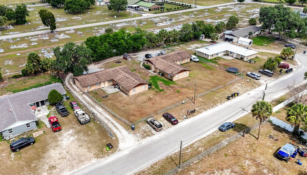 More Photos Of 3210 W Willow Dr, Mulberry Apartments For Sale