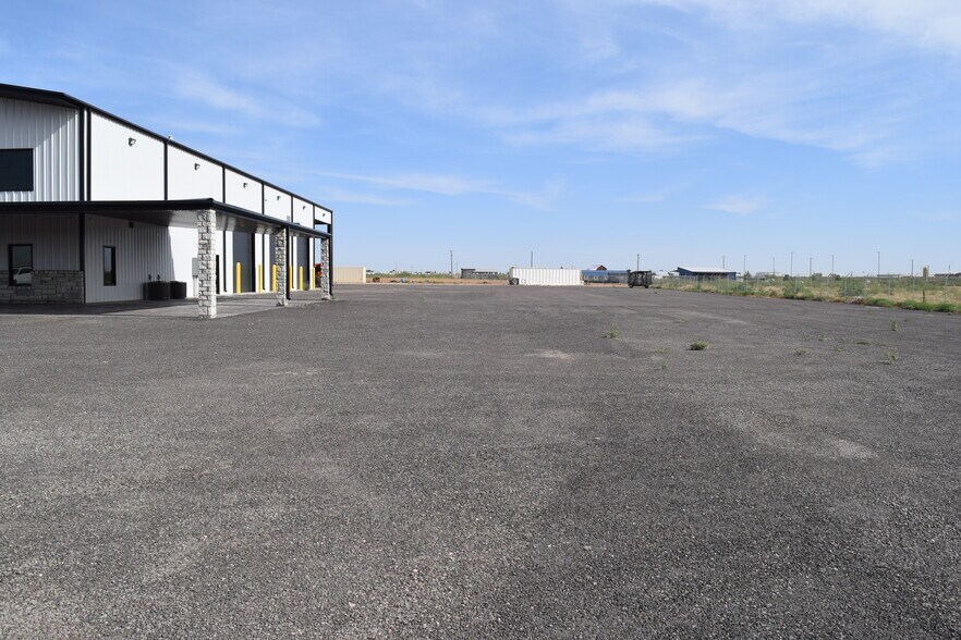 More Photos Of 6306 County 122 Rd, Midland Distribution For Lease