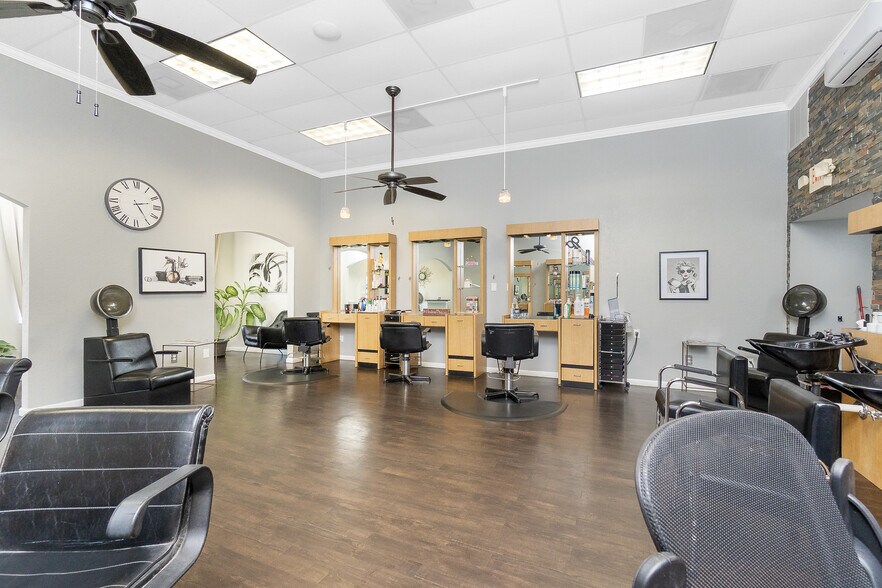 More Photos Of 20020 Veterans Blvd, Port Charlotte Office For Lease