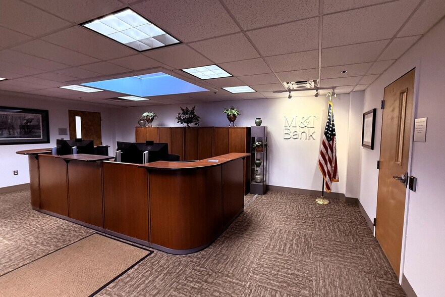 More Photos Of 629 Putney Rd, Brattleboro Office For Sale