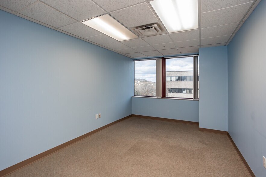 More Photos Of 6400 Brooktree Ct, Wexford Medical For Lease