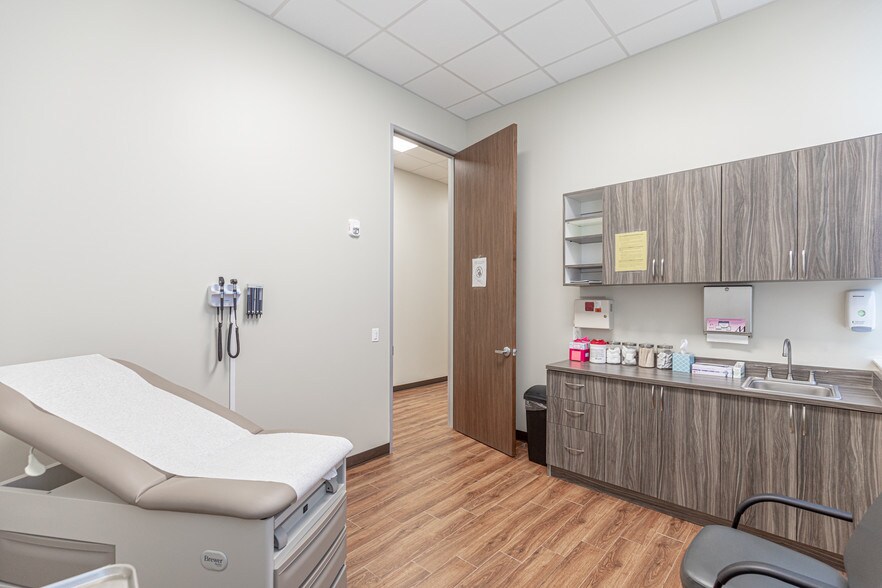 More Photos Of 16422 Stuebner Airline Rd, Spring Medical For Lease