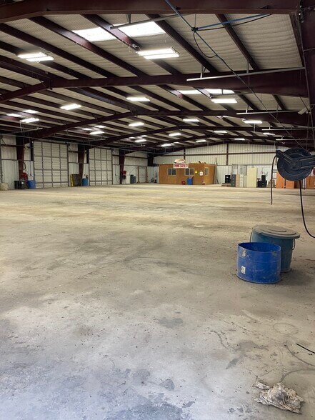 More Photos Of 4067 US Highway 59, Beeville Warehouse For Lease