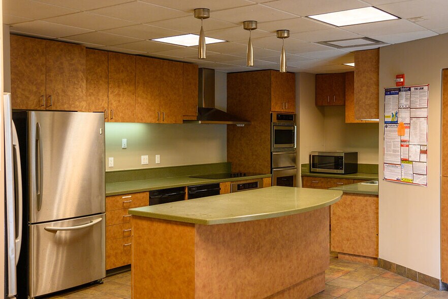 More Photos Of 8226 Bee Caves Rd, Austin Office For Sale