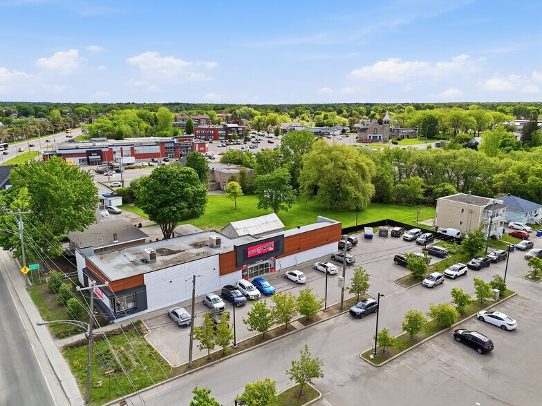 More Photos Of 625 Av 11E, Saint-jerome Freestanding For Lease