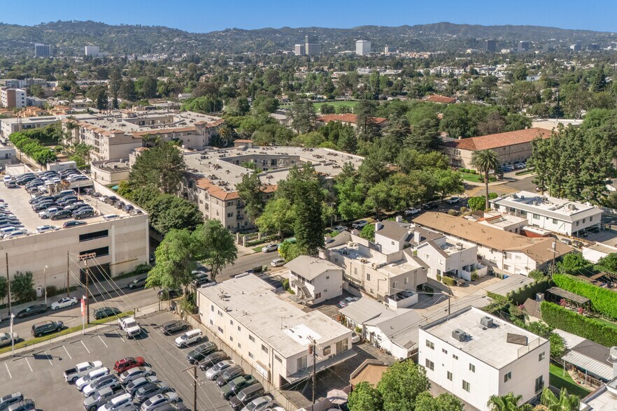 More Photos Of 14525 Albers St, Sherman Oaks Apartments For Sale