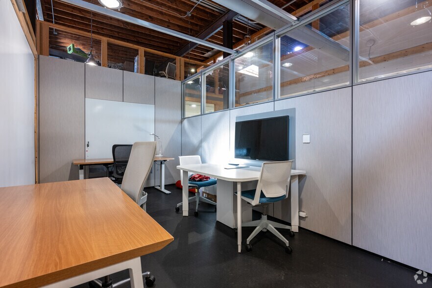 More Photos Of 111 W Lewis St, Greensboro Office For Lease