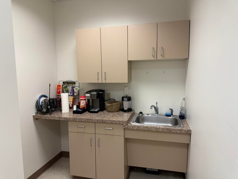 More Photos Of 29 British American Blvd, Latham Office For Sale