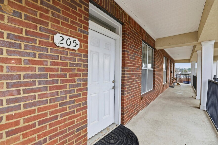 More Photos Of 2236 NE Capital Circle, Tallahassee Office For Lease