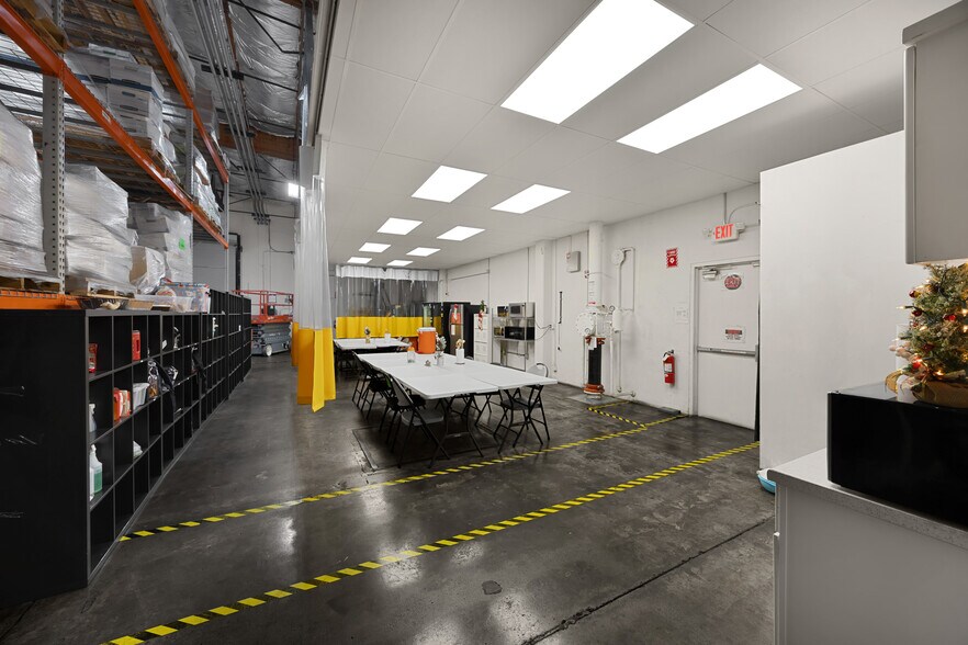 More Photos Of 525 Maple Ave, Torrance Distribution For Lease