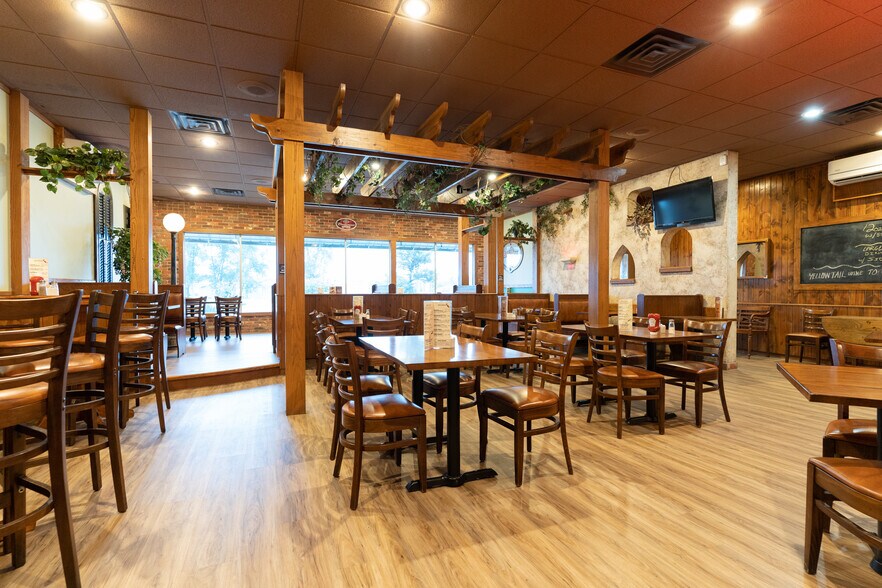 More Photos Of 1401 S Morley St, Moberly Restaurant For Sale