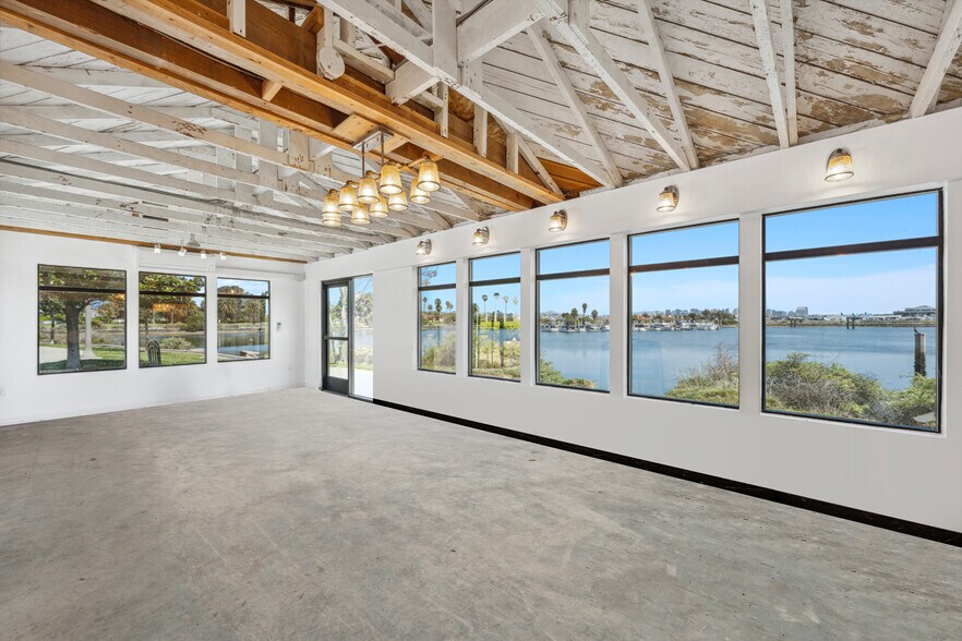 More Photos Of 2885 Historic Decatur Rd, San Diego Freestanding For Lease