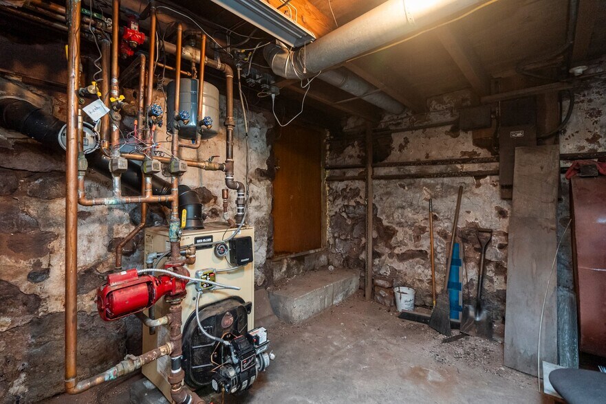 More Photos Of 1112 W Bridge St, Spring City Warehouse For Sale