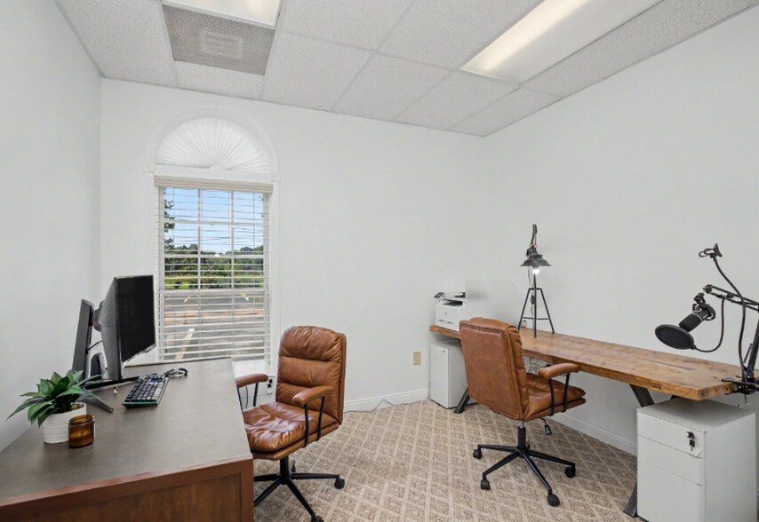 More Photos Of 139A W Ellis Rd, Griffin Loft Creative Space For Sale